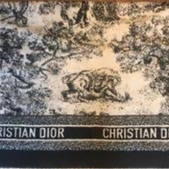 Authentic DIOR CASHMERE SHAWL - Picture 6 of 7
